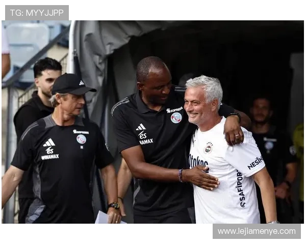 法甲比赛实况分析:战术布置与临场变化的博弈 法甲比赛实况分析:战术布置与临场变化的博弈