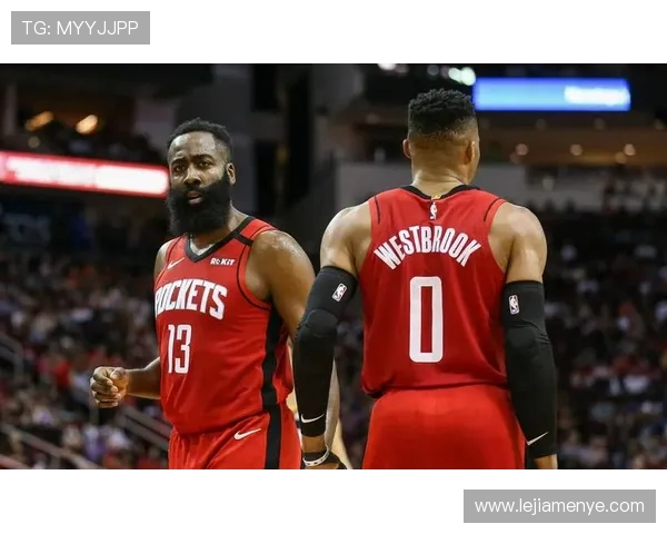 火箭队保罗高清照片大全：赛场瞬间与花絮镜头