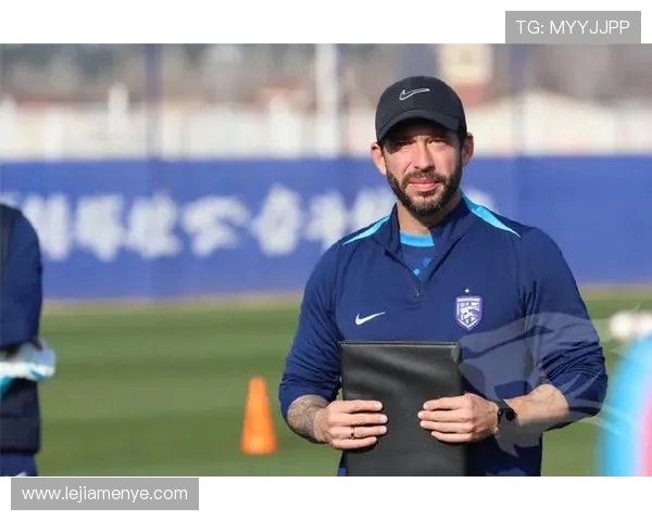 武汉三镇一线队在光谷训练基地集结全力备战新赛季冲刺目标明确士气高涨